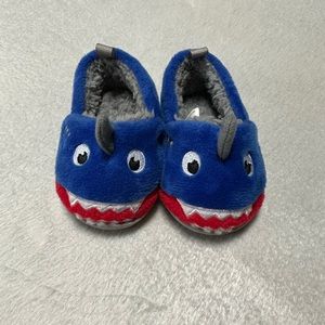 Wonder Nation Baby Shark Slippers - Sz. 2